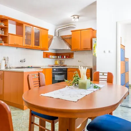 Vivid One Bedroom Apartment, With Terrace & Garden Dubrovnik