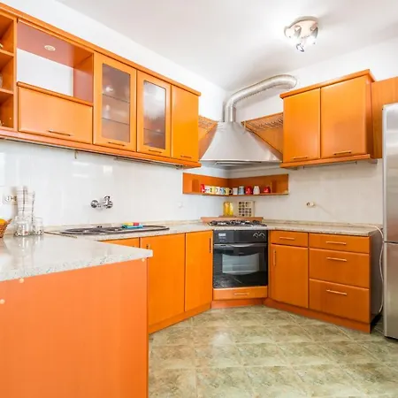 Appartement Vivid One Bedroom Apartment, With Terrace & Garden *
