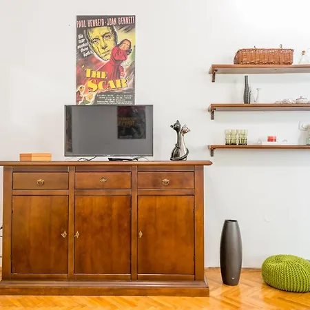 Vivid One Bedroom Apartment, With Terrace & Garden
