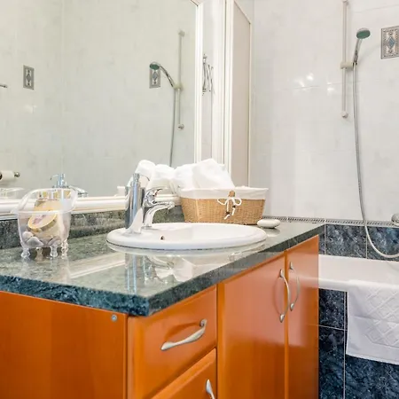 Vivid One Bedroom Apartment, With Terrace & Garden Appartement Dubrovnik