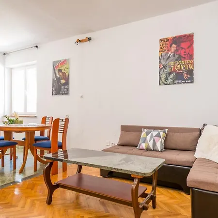 Vivid One Bedroom Apartment, With Terrace & Garden