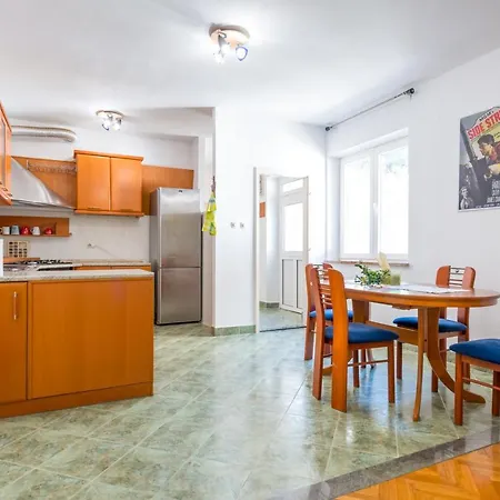 Vivid One Bedroom Apartment, With Terrace & Garden Dubrovnik