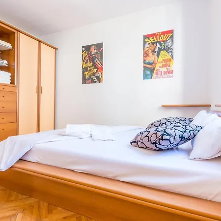 Vivid One Bedroom Apartment, With Terrace & Garden * Dubrovnik