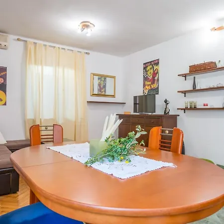 Vivid One Bedroom Apartment, With Terrace & Garden Dubrovnik