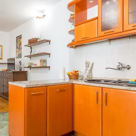 Vivid One Bedroom Apartment, With Terrace & Garden *