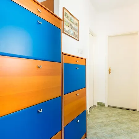 Vivid One Bedroom Apartment, With Terrace & Garden Dubrovnik