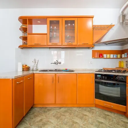Apartman Vivid One Bedroom Apartment, With Terrace & Garden *